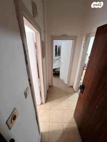 דירה, שרה, שער פלמר, תחנת רכבת השמונה, חיפה