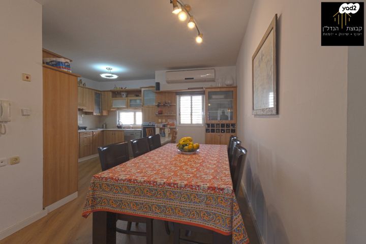 דירה, האחים אוסטשינסקי, ראשונים, ראשון לציון