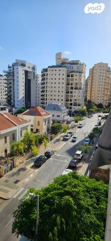 דירה, גלעדי אהרון 18, קרית אילון, חולון