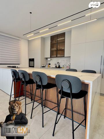 גג/ פנטהאוז, נתיבות