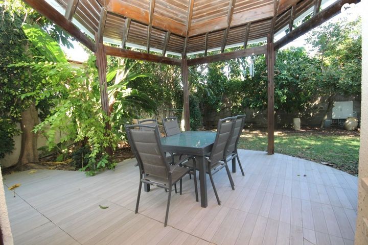 דו משפחתי, חנה אברך, אפרים, רחובות