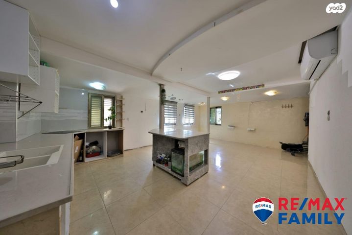 דירה, שמואל עזר, גבעה א', שביט, קרית אתא