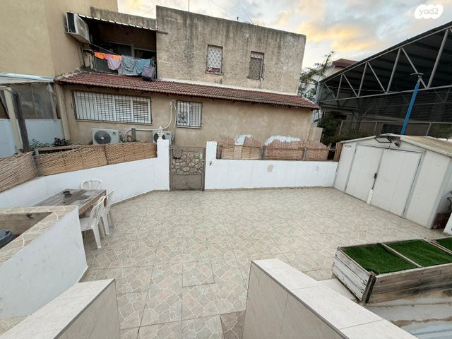 דירת גן, גבעת שרת, בית שמש