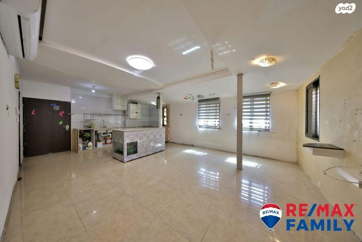 דירה, שמואל עזר, גבעה א', שביט, קרית אתא