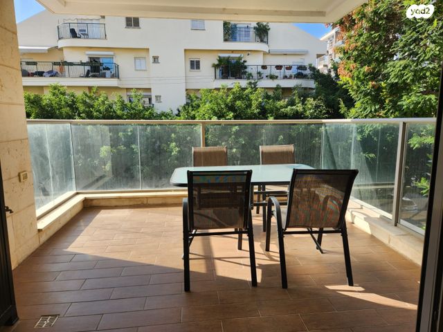 דירה, בן גוריון, כפר סבא