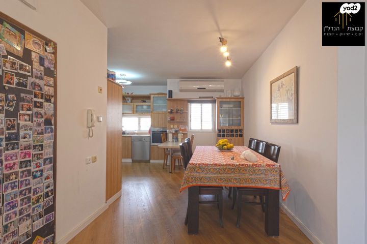 דירה, האחים אוסטשינסקי, ראשונים, ראשון לציון