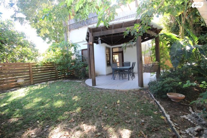 דו משפחתי, חנה אברך, אפרים, רחובות