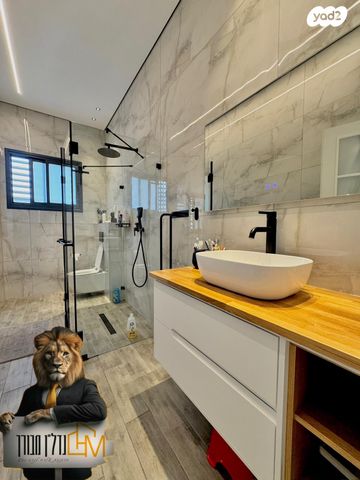 גג/ פנטהאוז, נתיבות