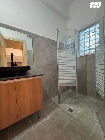 דירה, קריניצי, שכונת בן גוריון, מרכז העיר ג', רמת גן