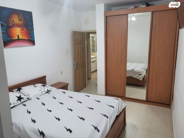 דירה, כובשי החרמון, בת ים