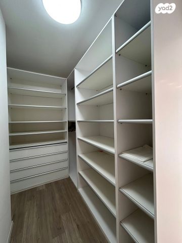 דירה, דווייט דייוויד איזנהאואר, אגמים, נתניה