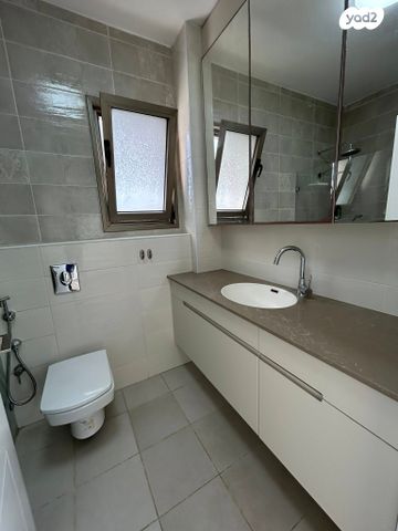 דירה, דווייט דייוויד איזנהאואר, אגמים, נתניה