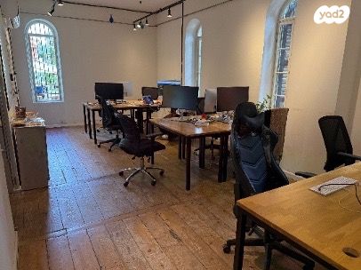 מונטיפיורי, הרכבת