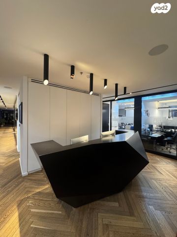 דרך מנחם בגין 4