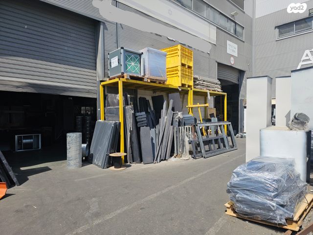 מחסנים, מפעלי נחם הר טוב