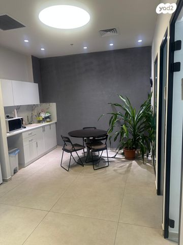 משרדים, מוטי קינד, פארק הורוביץ, רחובות