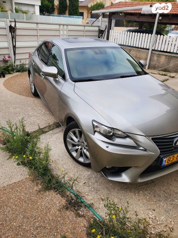 מודעת רכב לקסוס IS