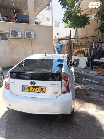 טויוטה פריוס