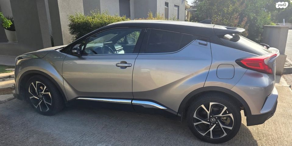 מודעת רכב טויוטה C-HR