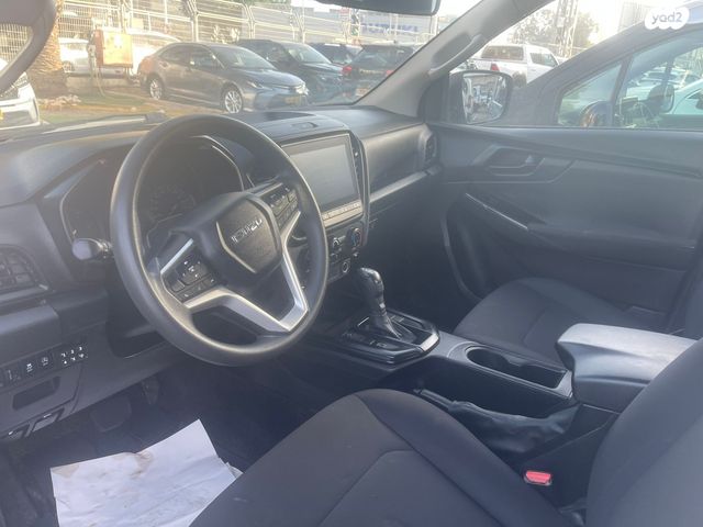 איסוזו די-מקס