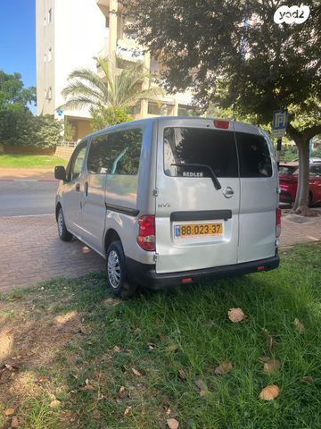 ניסאן NV200