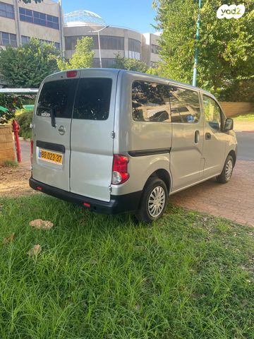 ניסאן NV200
