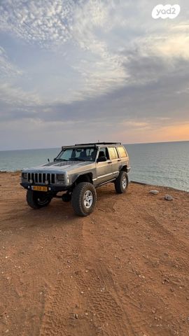 מודעת רכב ג'יפ צ'ירוקי