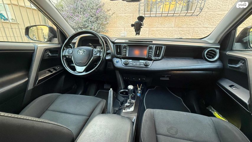 טויוטה RAV4