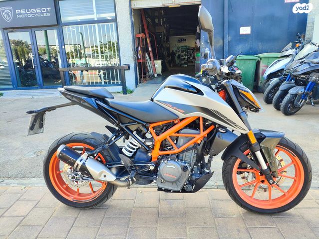 KTM Naked Duke 390