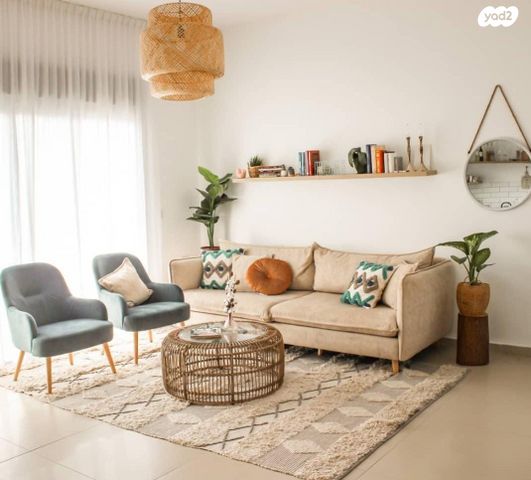 דירה, כלנית 16, הפרחים, חריש