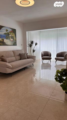 יגאל אלון 10