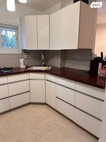 דירת גן, יגאל אלון 10, רמות, ירושלים