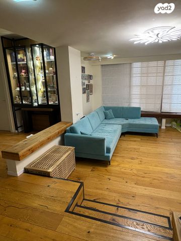 דירה, אהרון שקולניק 7, ג' / מרכז מזרח העיר, רחובות