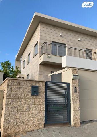 יוסי בנאי 25