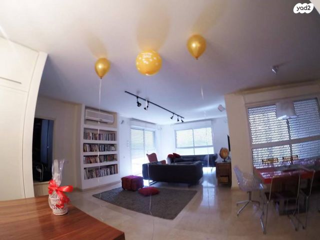 שדרות מנחם בגין 7