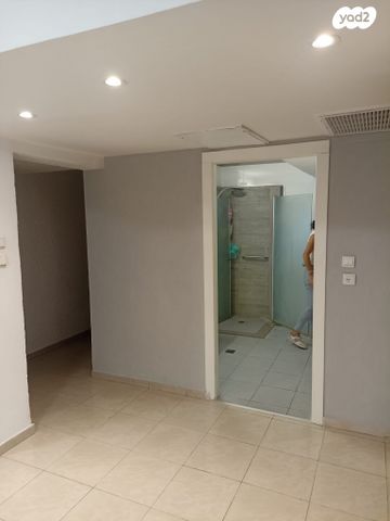 דו משפחתי, דרך משה דיין 126, ביצרון ורמת ישראל, תל אביב יפו