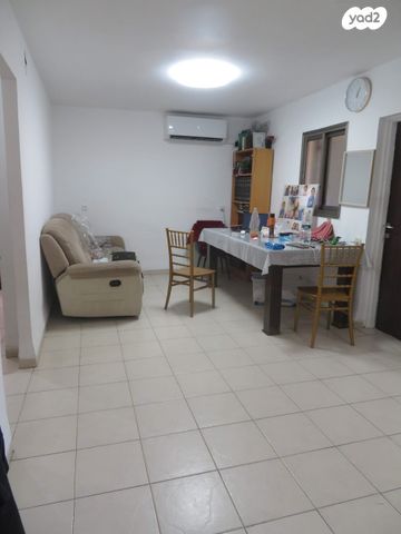 דירת גן, לוחמי הגטאות 42, דרום, צפת