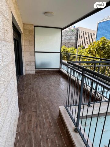 דירת גן, ד"ר משה סנה 17, שאר העיר, מודיעין מכבים רעות