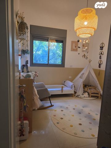 דירת גן, אהבת אדם 83, שרונה, כפר יונה