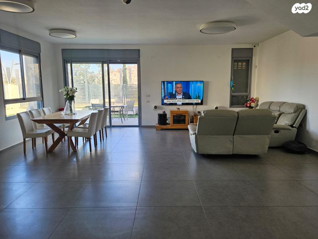 דו משפחתי, יוסי בנאי 25, פסגות אפק, ראש העין