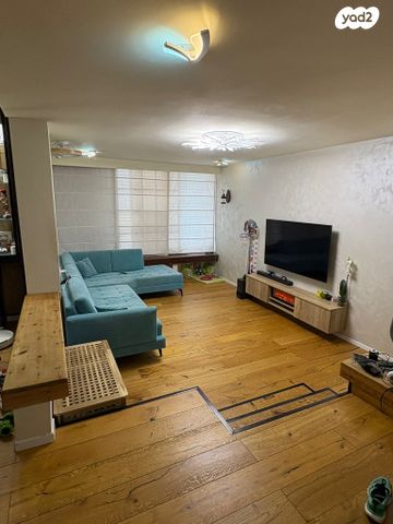 דירה, אהרון שקולניק 7, ג' / מרכז מזרח העיר, רחובות