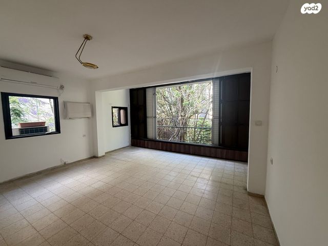 ז'בוטינסקי 136