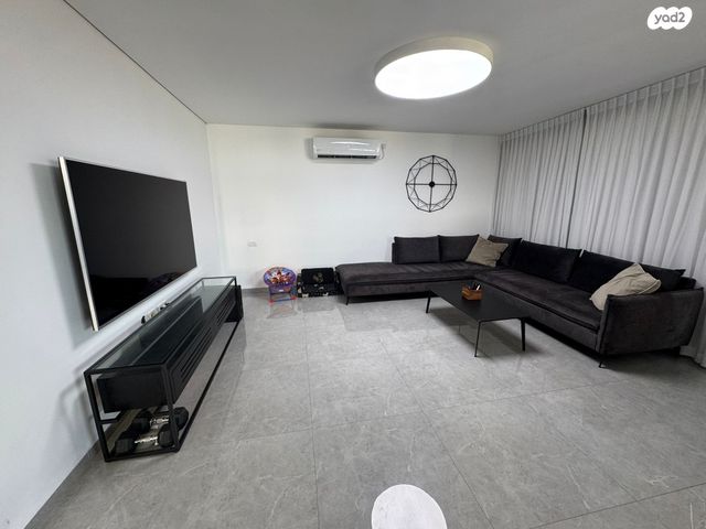 סמטת הנביאים 24