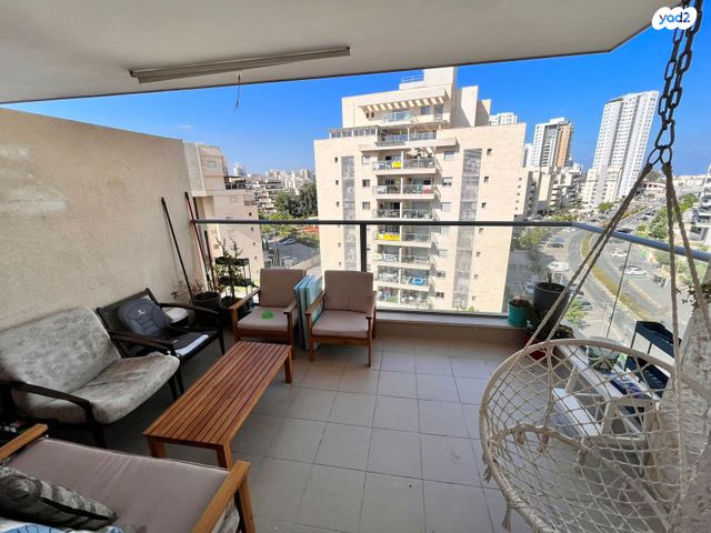 עוזי חיטמן 18