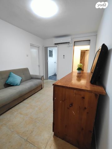 דירת גן, נתן אלבז 144, הראשונים, שלומי