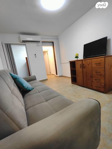 דירת גן, נתן אלבז 144, הראשונים, שלומי