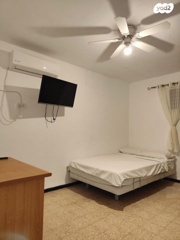 דירת גן, נתן אלבז 144, הראשונים, שלומי