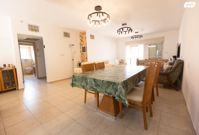 דירה, האלה, איילת הכרמל, טירת כרמל