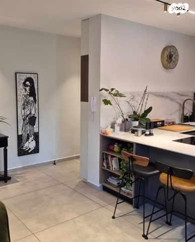 דירת גן, קרית הפרחים - 2005, רעננה