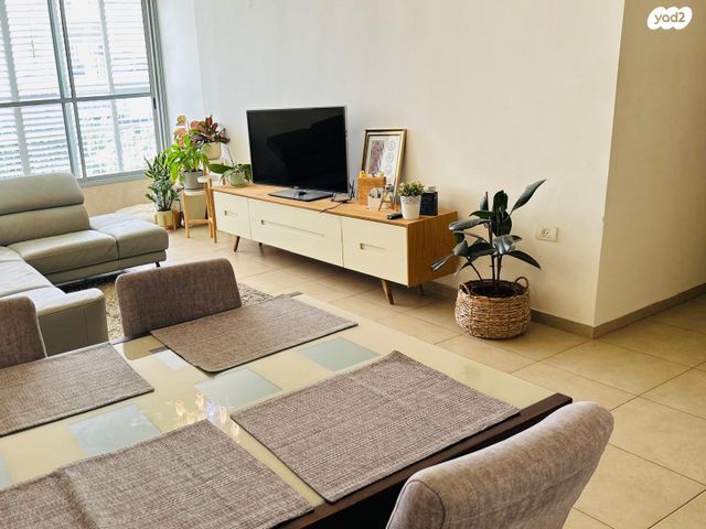 דירה, שלמה קפלנסקי, רמז, מערב ותיק, ראשון לציון